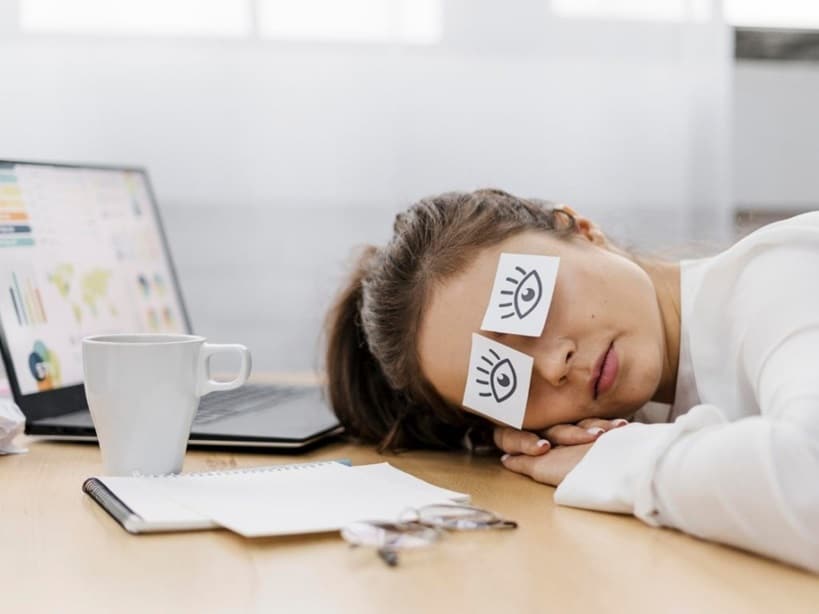 Cansaço mental crônico: por que descansar o corpo já não é suficiente para você? pensarcontemporaneo.com - Cansaço mental crônico: por que descansar o corpo já não é suficiente para você?
