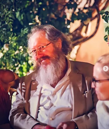 pensarcontemporaneo.com - Esse ator se casou com sua instrutora de yoga e teve um filho aos 50 anos... Hoje est&aacute; irreconhec&iacute;vel, longe dos seus dias de gl&oacute;ria nos anos 80